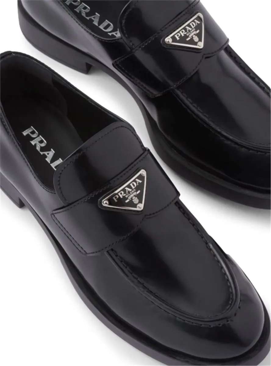 TRIANGLE-LOGO LEATHER LOAFERS